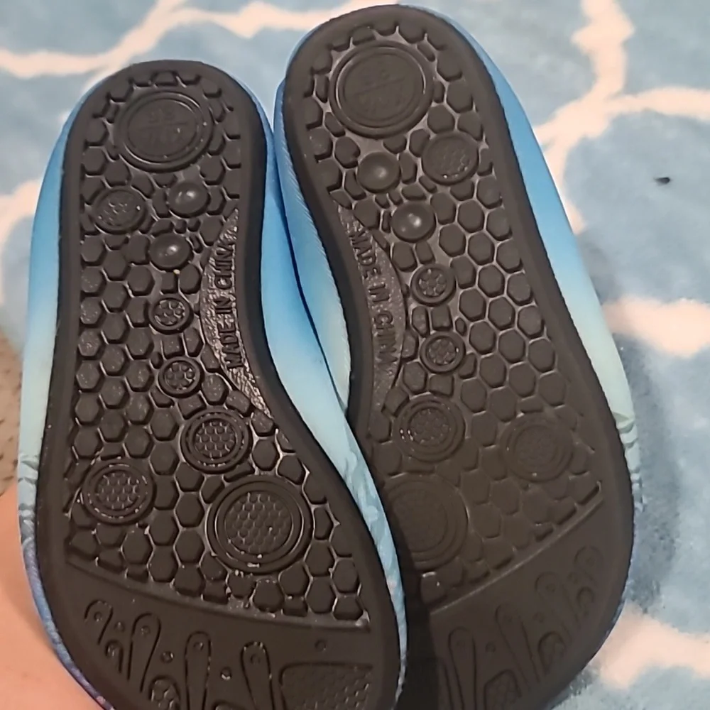 ❤️10/$13 Kids water shoes